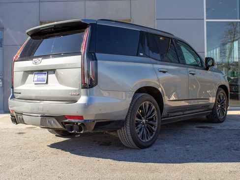 Used 2023 Cadillac Escalade V w/ LPO, ONYX Package image 10