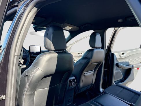 Certified 2025 Ford Escape ST-Line AWD/4WD image 6