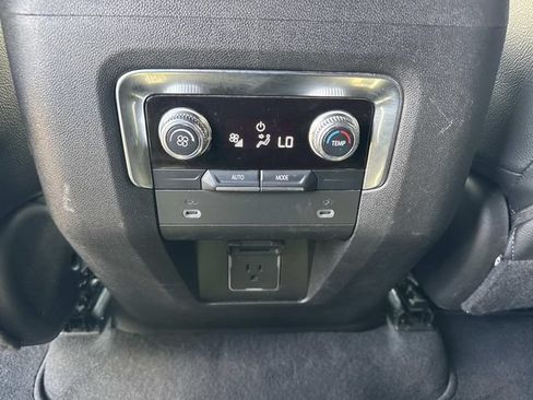 Used 2022 GMC Yukon XL SLE w/ Gmc Pro Safety Plus Package RWD image 17