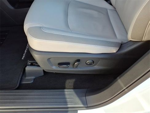 Certified 2024 Nissan Pathfinder SL image 5