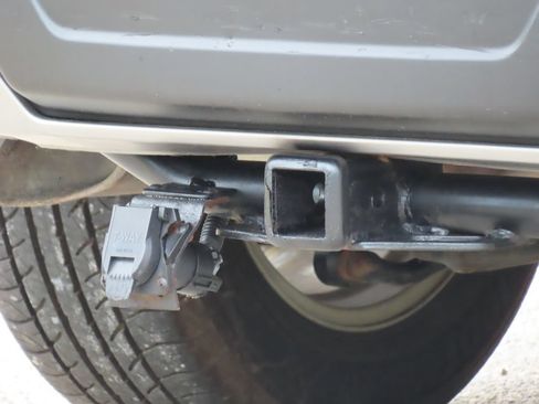 Used 2018 Ford Explorer XLT w/ Equipment Group 201A AWD/4WD image 11