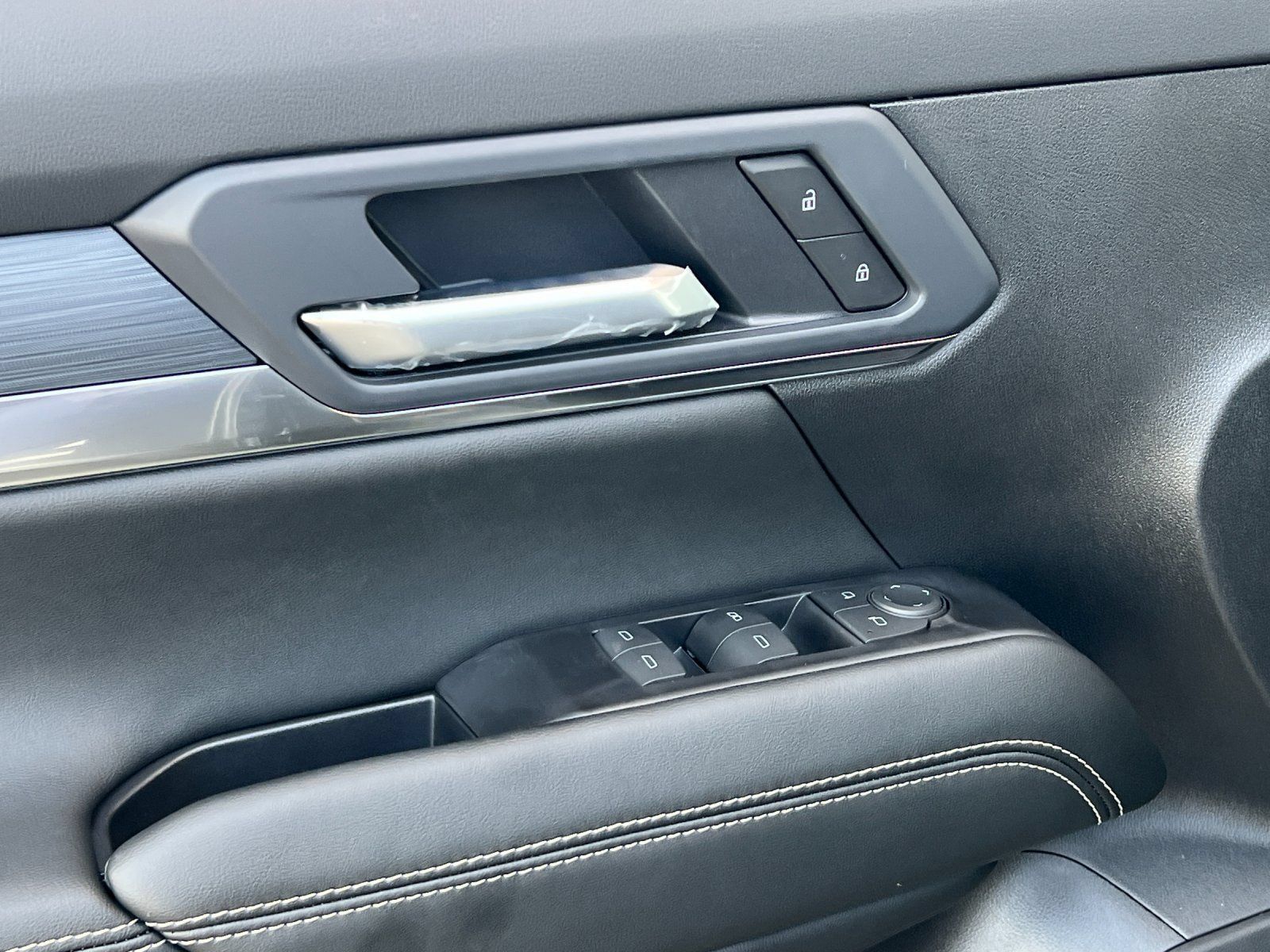 New 2027 GMC Terrain Elevation w/ Elevation Premium Package FWD image 10