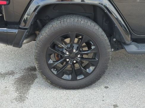 Certified 2022 Jeep Wrangler Unlimited Sahara AWD/4WD image 32