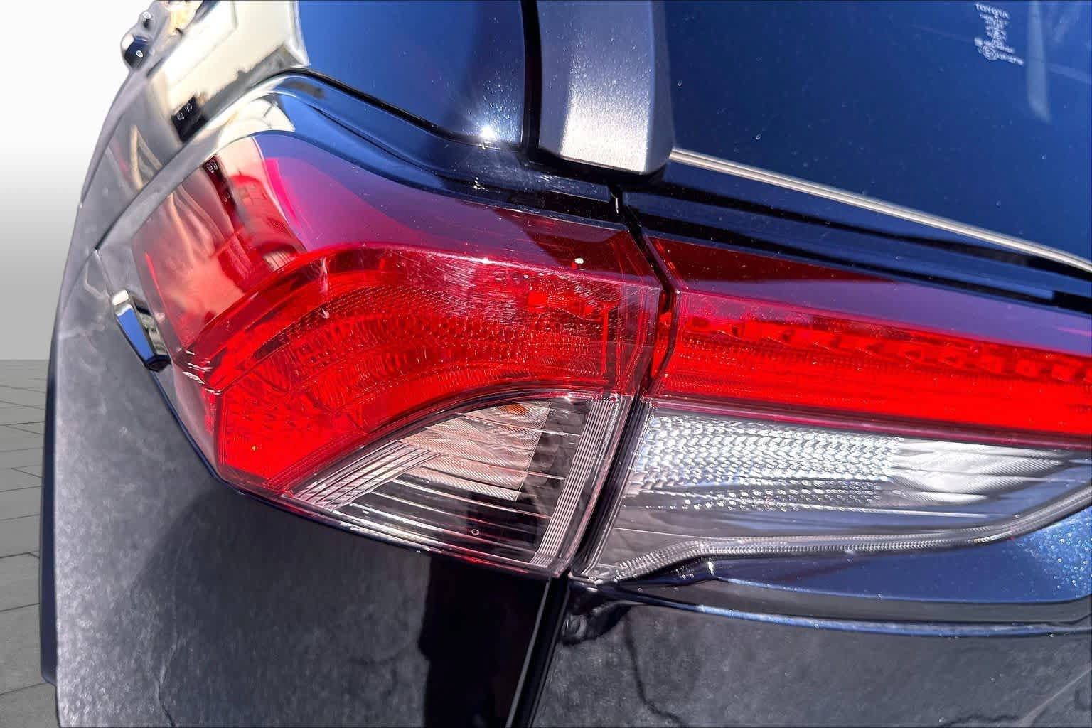 Used 2019 Toyota RAV4 XLE Premium w/ Cold Weather Package AWD/4WD image 29