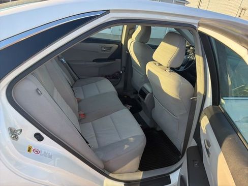 Used 2017 Toyota Camry LE FWD image 11