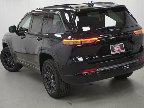 New 2026 Jeep Grand Cherokee Summit w/ Obsidian Package AWD/4WD image 11