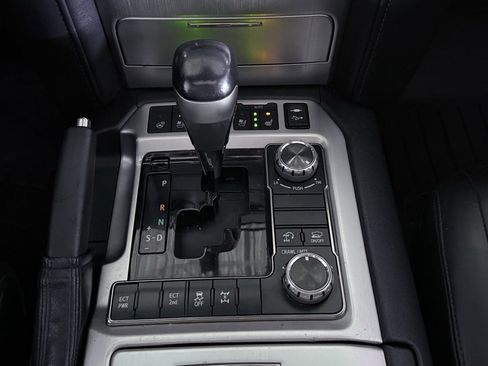 Used 2016 Toyota Land Cruiser image 42