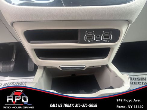 Used 2024 Chrysler Pacifica Touring-L FWD image 25