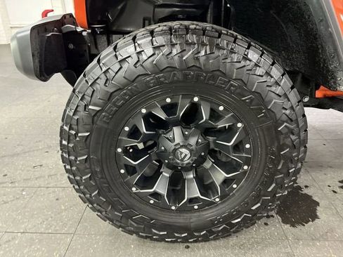 Used 2023 Jeep Wrangler Unlimited Rubicon w/ LED Lighting Group AWD/4WD image 33