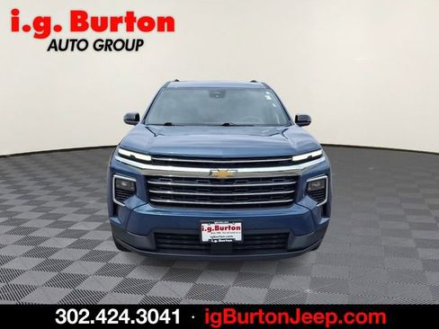 Used 2026 Chevrolet Traverse LT AWD/4WD image 2