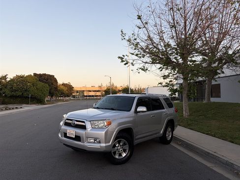 Used 2012 Toyota 4Runner SR5 w/ Convenience Pkg AWD/4WD image 1