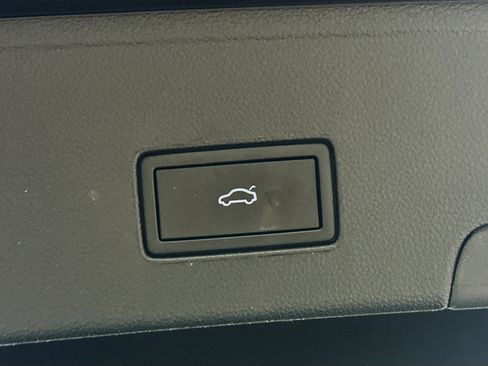 Used 2023 Volkswagen Atlas Cross Sport SE image 29