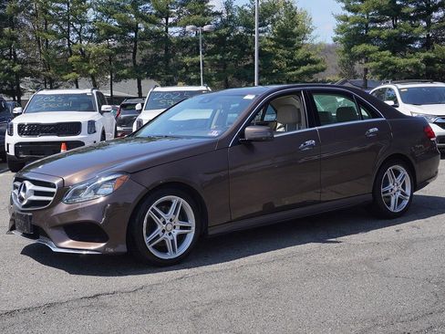 Used 2014 Mercedes-Benz E 350 4MATIC Sedan image 9