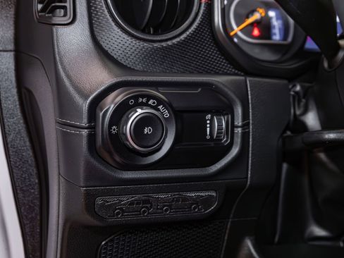 Used 2025 Jeep Wrangler Unlimited Rubicon AWD/4WD image 17