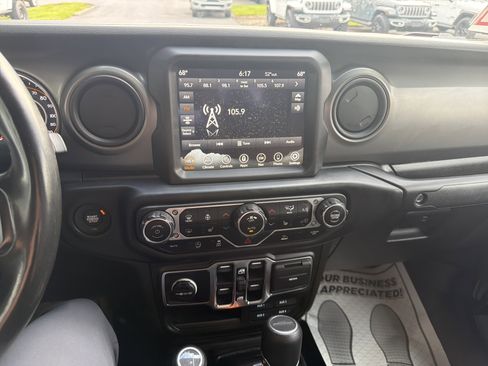 Used 2023 Jeep Gladiator Sport AWD/4WD image 24