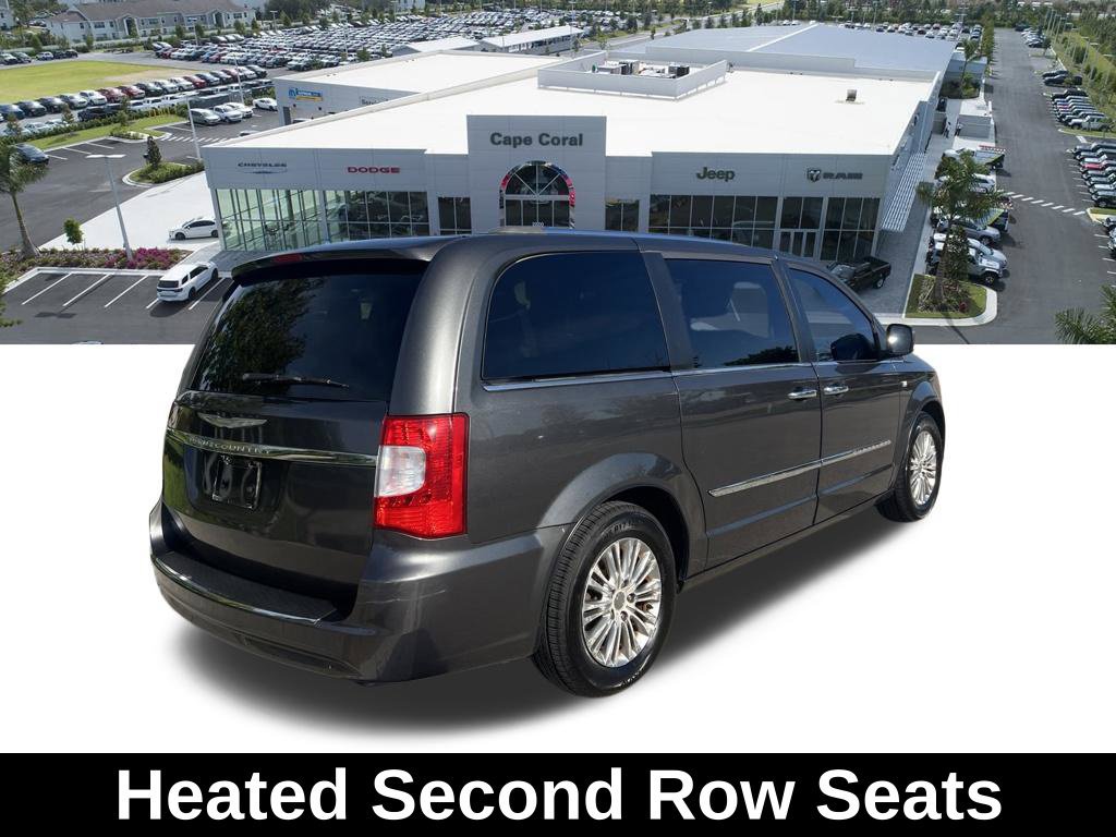 Used 2014 Chrysler Town & Country Touring-L FWD image 5