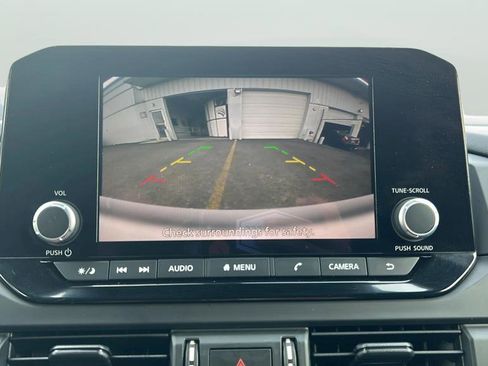 Used 2025 Nissan Pathfinder S FWD image 24