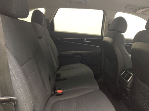 Used 2018 Kia Sorento LX image 19
