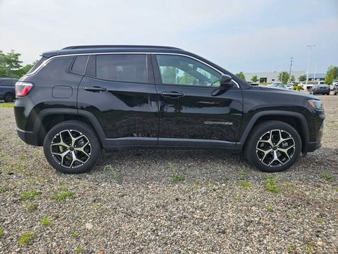 Used 2025 Jeep Compass Limited AWD/4WD image 8