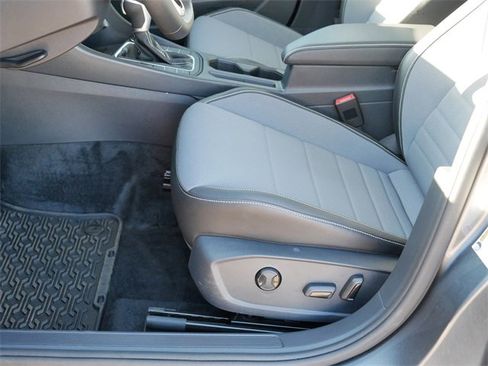 Certified 2025 Volkswagen Jetta SE image 14