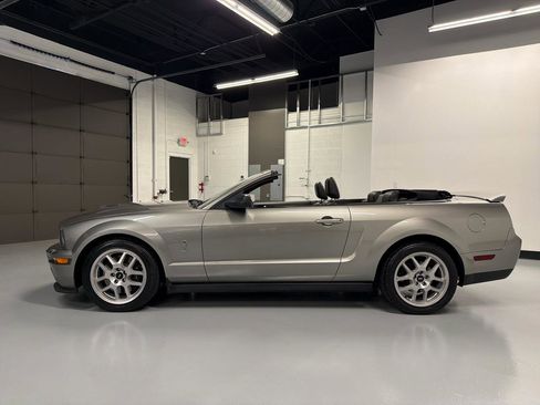 Used 2009 Ford Mustang Shelby GT500 RWD image 3