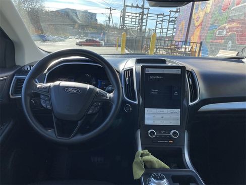Used 2021 Ford Edge SE image 15