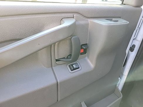 Used 2019 Chevrolet Express 2500 Work Van 3D Cargo Van w/ Driver Convenience Package image 7