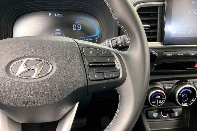 Used 2025 Hyundai Venue SEL FWD image 24