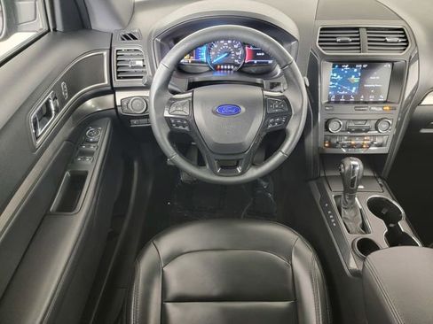 Certified 2019 Ford Explorer XLT w/ Equipment Group 202A FWD image 25