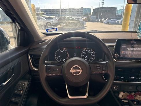 Used 2023 Nissan Rogue SV FWD image 13