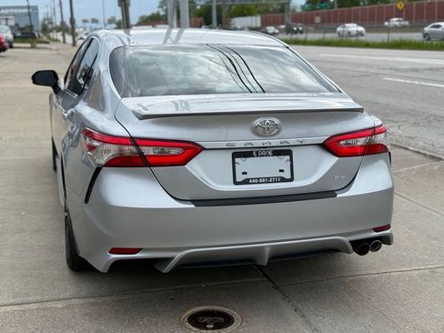 Used 2018 Toyota Camry SE FWD image 10