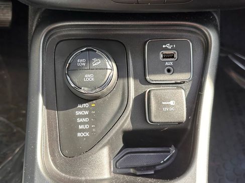 Used 2020 Jeep Compass Trailhawk w/ Cold Weather Group image 31