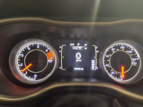 Used 2016 Jeep Cherokee Sport FWD image 23