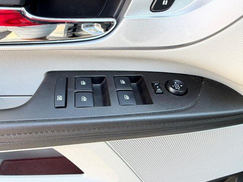 Used 2015 Chevrolet Equinox LS w/ LPO, Protection Package FWD image 17