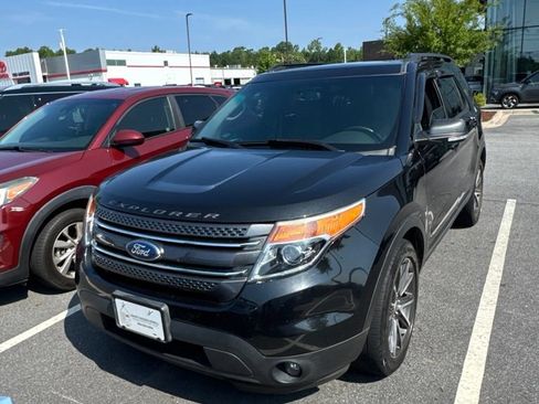Used 2015 Ford Explorer XLT w/ Equipment Group 202A FWD image 4