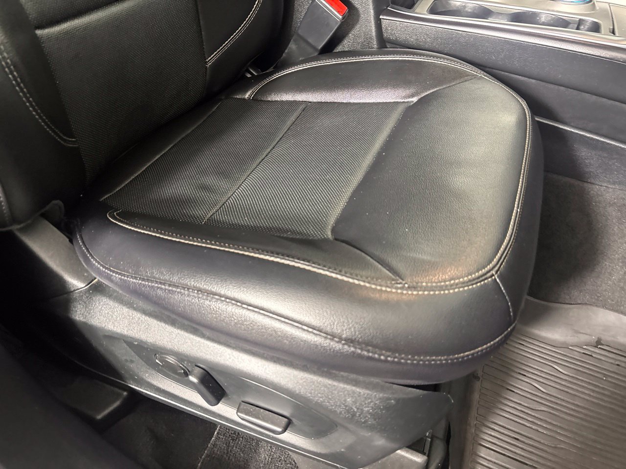 Used 2022 Ford Explorer Limited AWD/4WD image 28