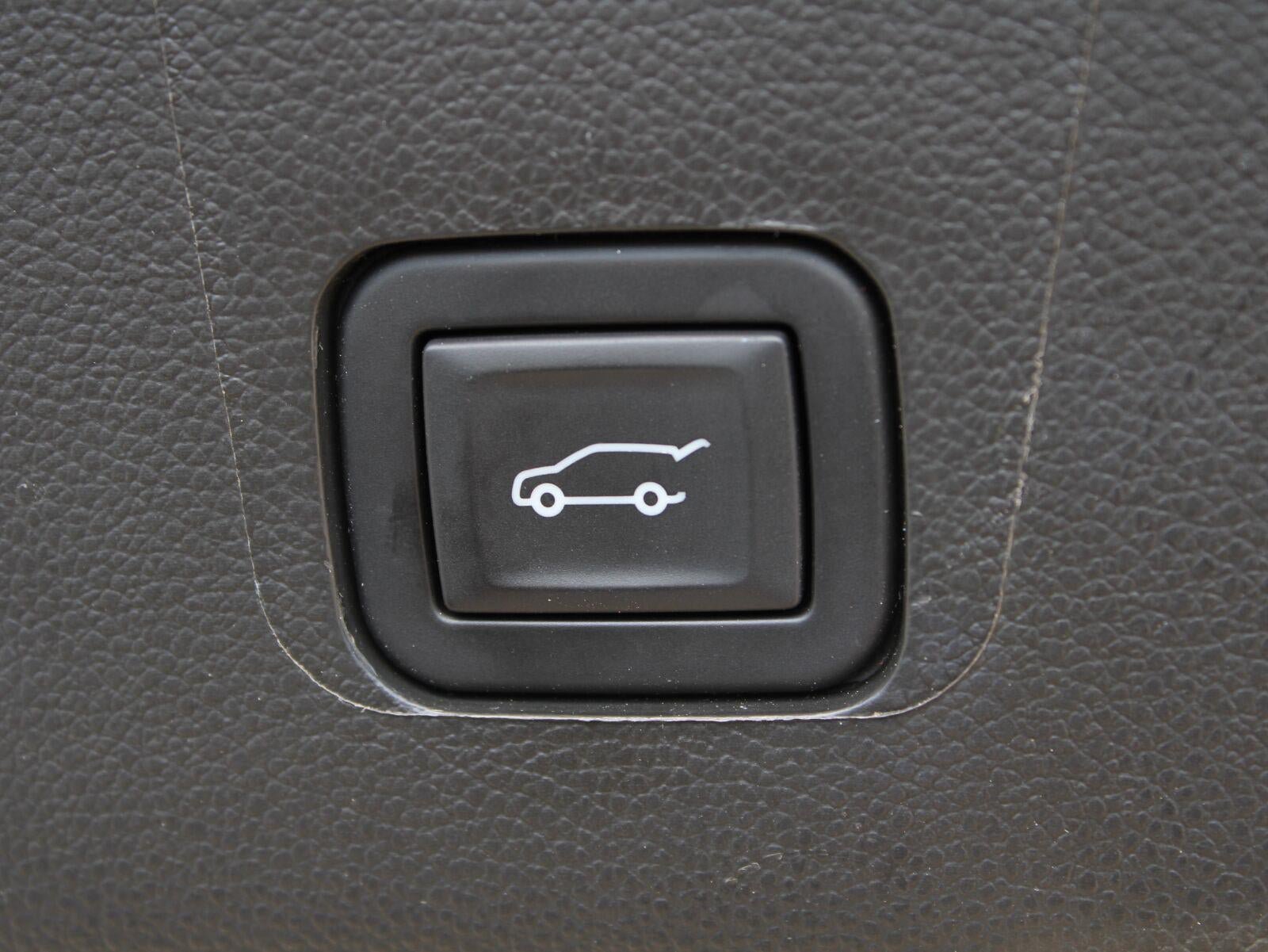 Used 2023 Chevrolet Traverse LT AWD/4WD image 9