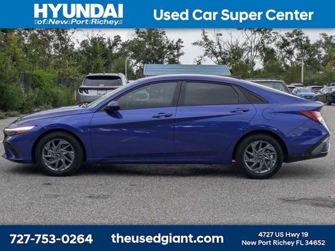 Certified 2024 Hyundai Elantra SEL FWD image 2