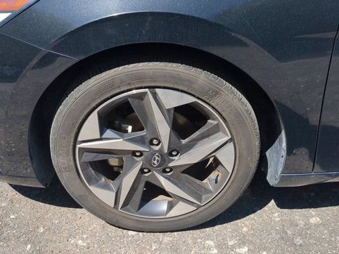 Certified 2023 Hyundai Elantra Limited FWD image 10