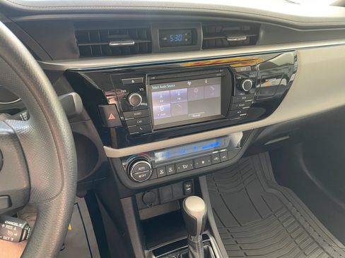 Used 2015 Toyota Corolla LE FWD image 14