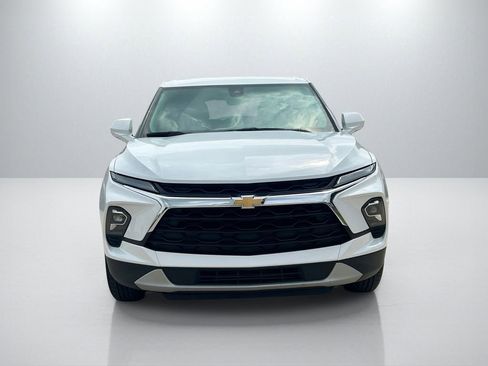 Used 2025 Chevrolet Blazer LT FWD image 2