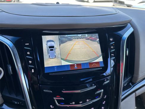 Used 2018 Cadillac Escalade Platinum image 22