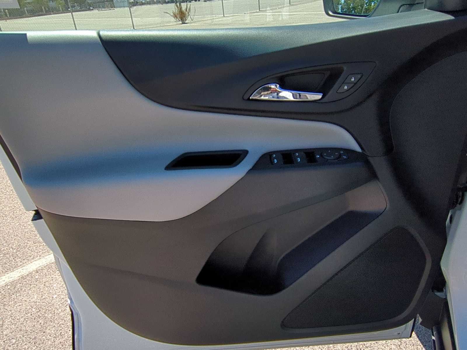 Used 2022 Chevrolet Equinox LS w/ LPO, Cargo Package AWD/4WD image 9