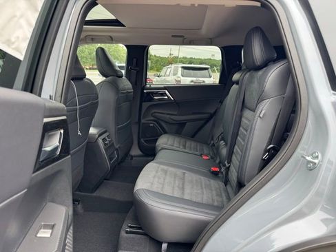 New 2025 Mitsubishi Outlander AWD image 14