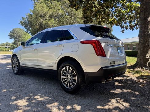 Used 2017 Cadillac XT5 Luxury w/ Driver Awareness Package FWD image 8