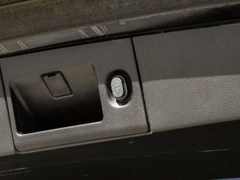 Used 2018 Cadillac Escalade Luxury image 62