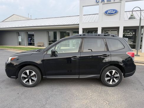 Used 2018 Subaru Forester 2.5i Premium w/ All-Weather Package AWD/4WD image 2
