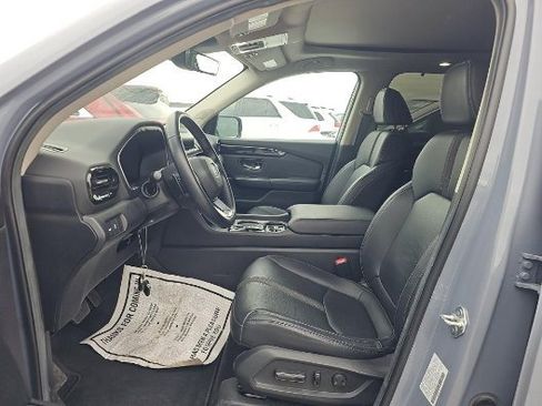 Used 2025 Honda Pilot Touring image 8