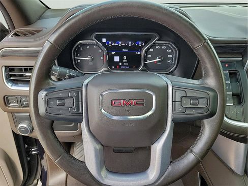 Used 2021 GMC Yukon SLT w/ SLT Premium Package image 16