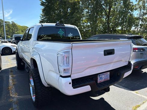 Used 2023 Toyota Tacoma TRD Off-Road w/ TRD Premium Off Road Package AWD/4WD image 6